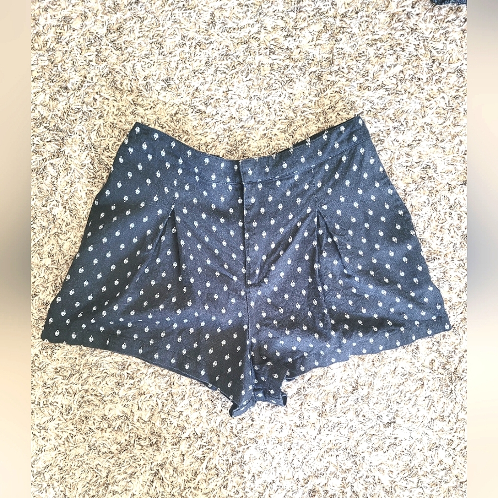 ABERCROMBIE Perfect Pleated Shorts